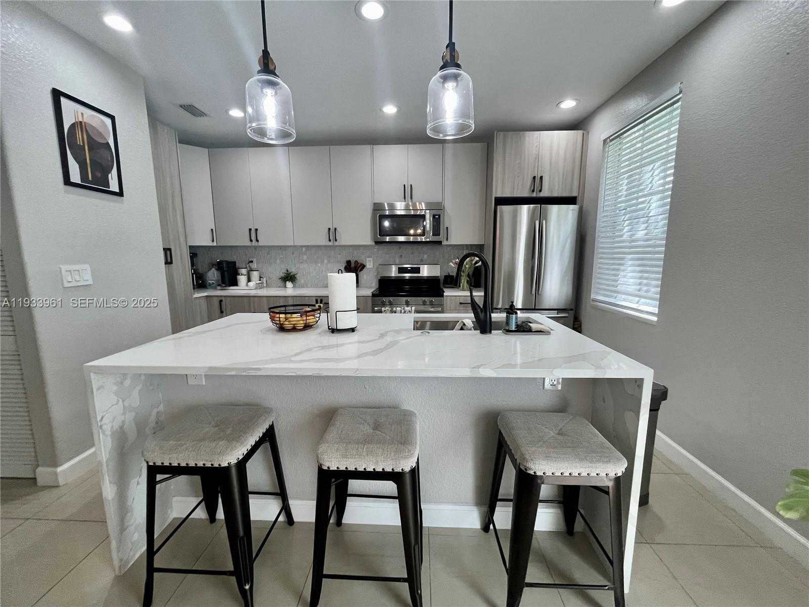 Small Image of Miramar Number 11