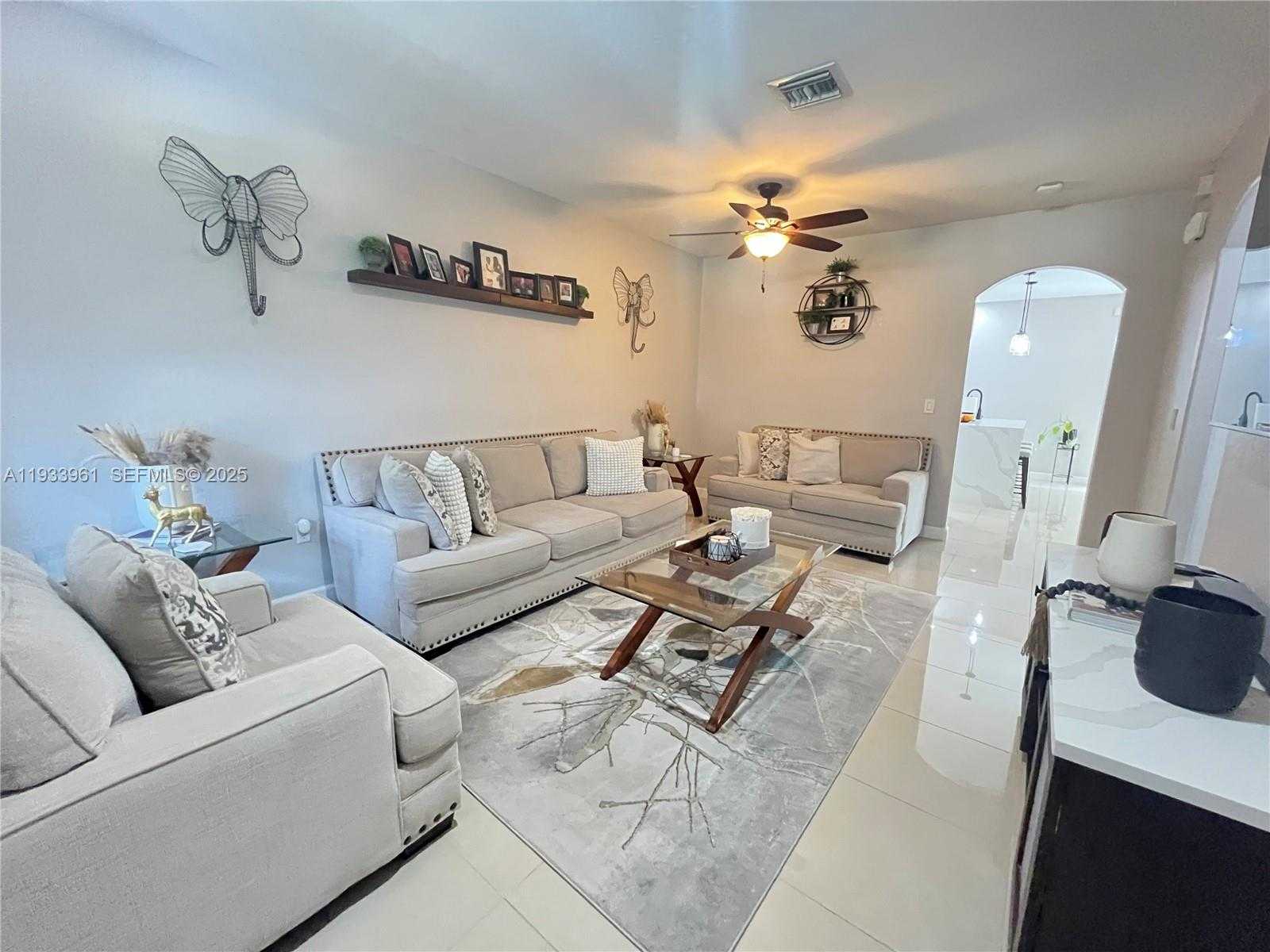 Small Image of Miramar Number 4