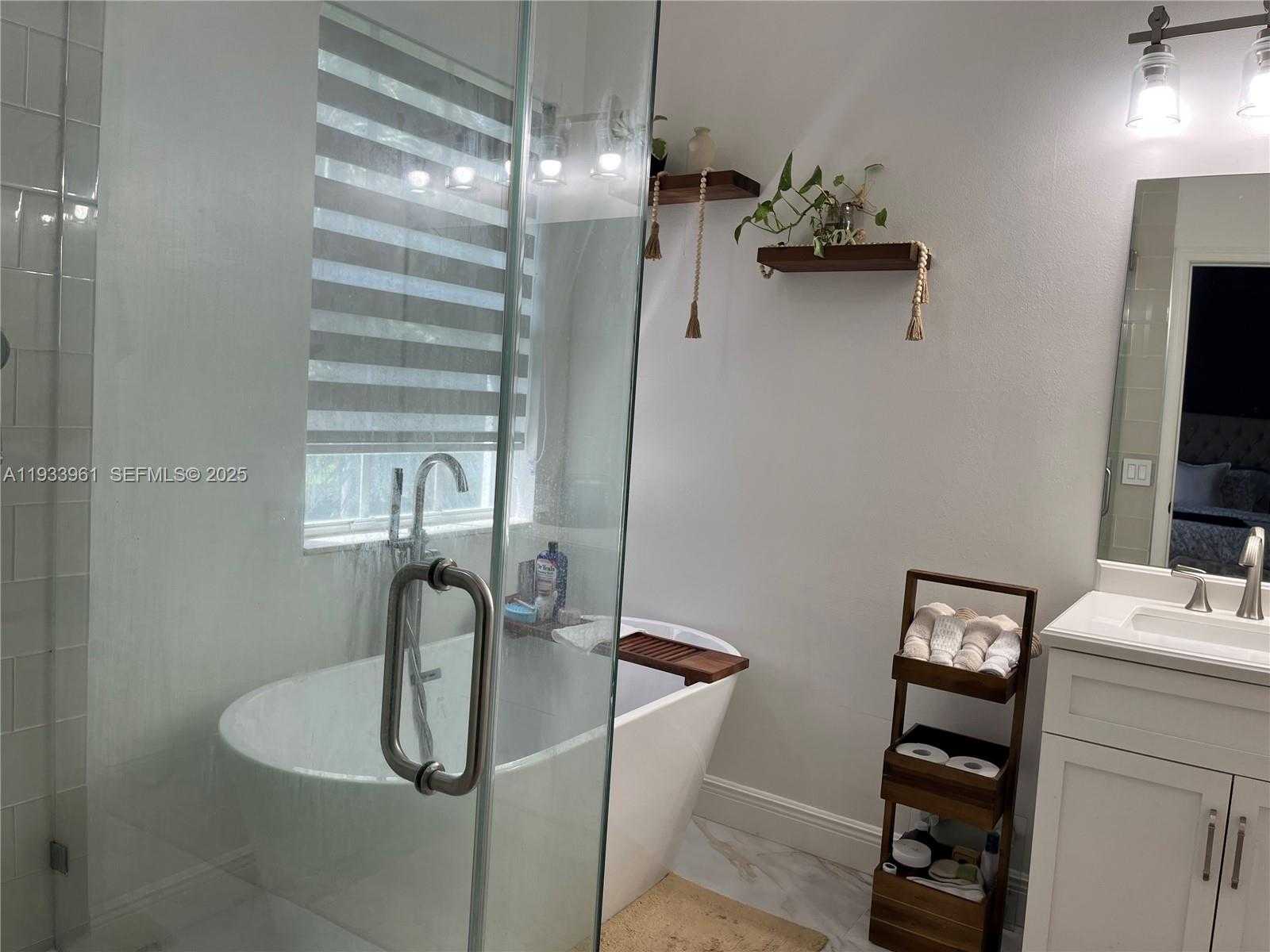 Small Image of Miramar Number 6