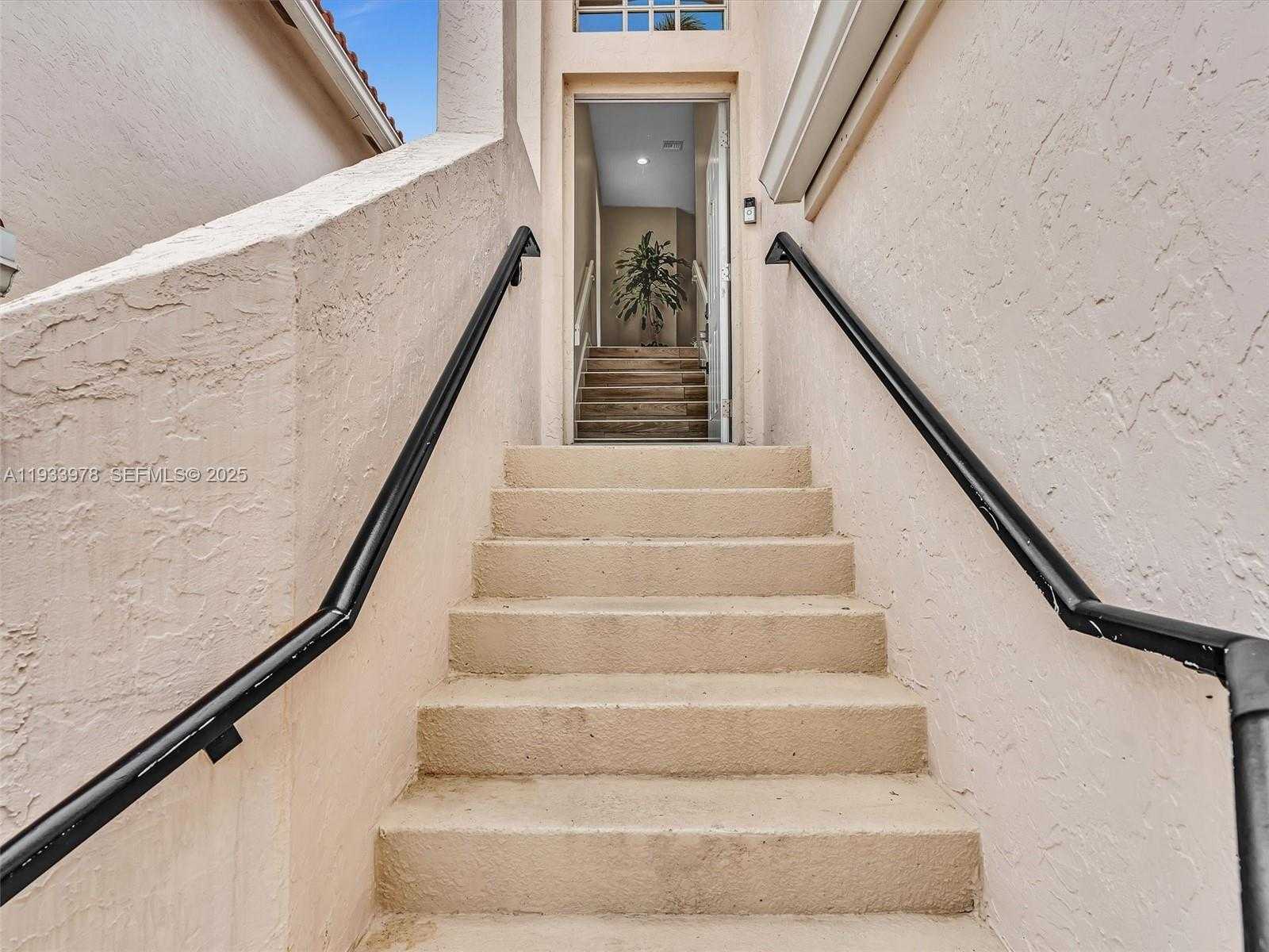 Small Image of 8520 VIA ROMANA #82U, Boca Raton Number 3