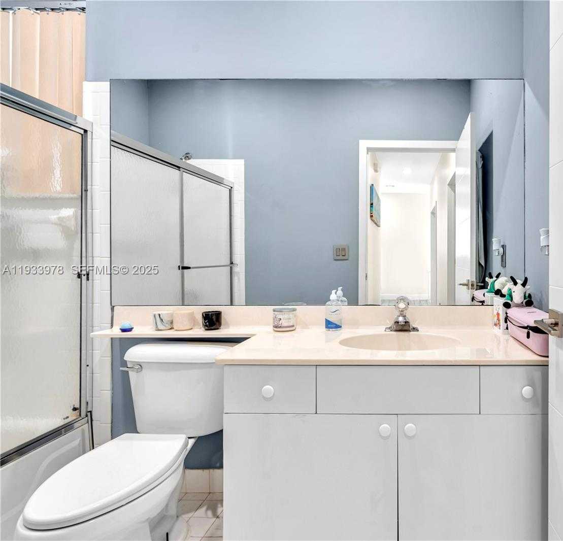 Small Image of 8520 VIA ROMANA #82U, Boca Raton Number 32