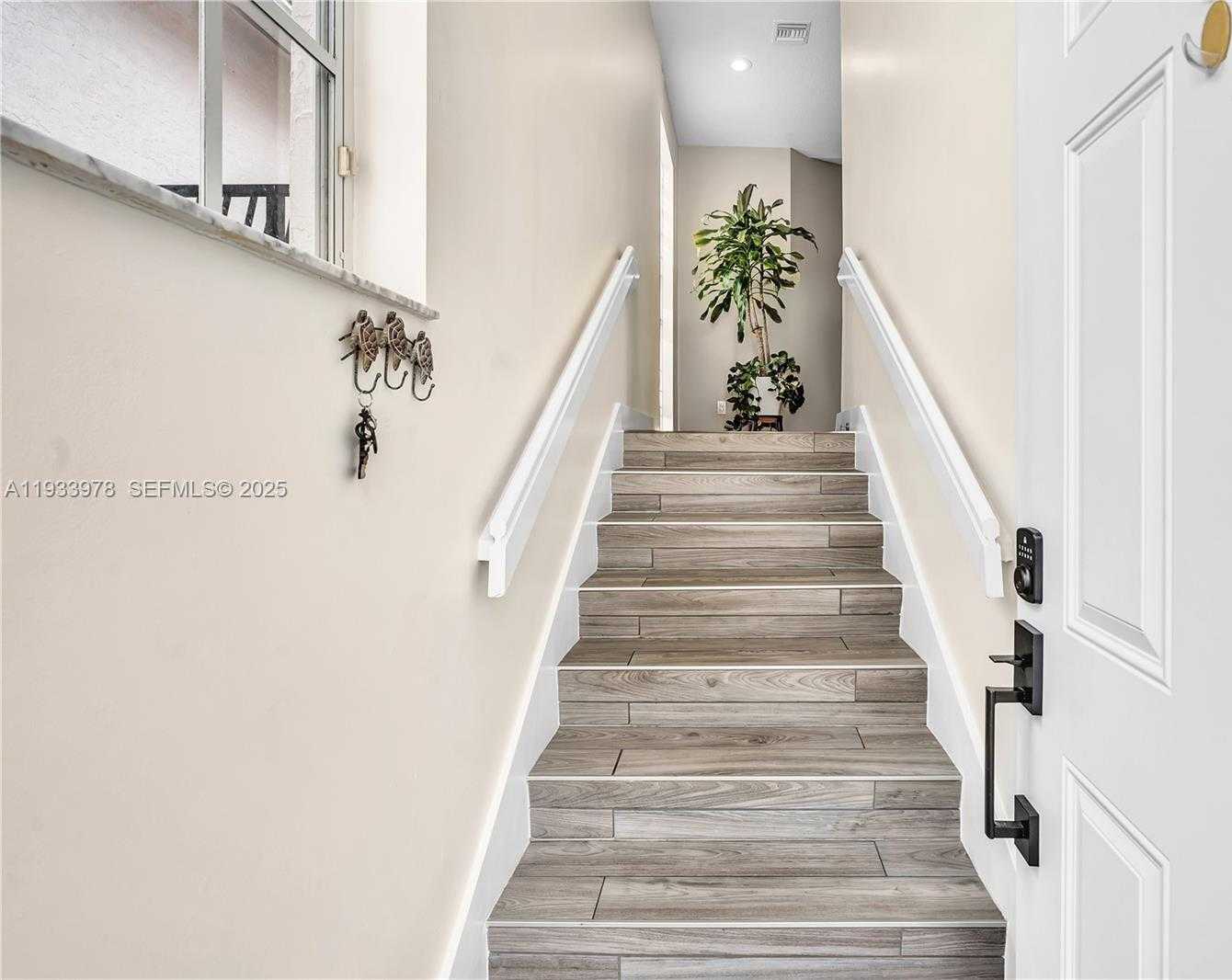 Small Image of 8520 VIA ROMANA #82U, Boca Raton Number 4