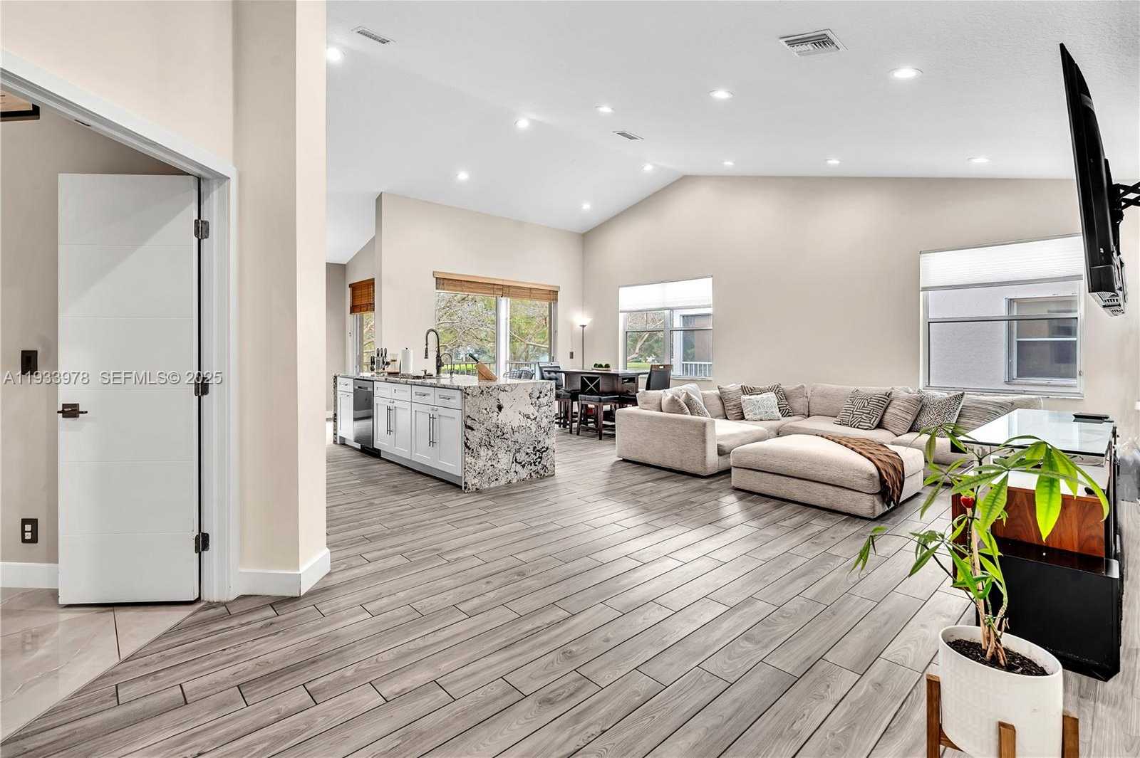 Small Image of 8520 VIA ROMANA #82U, Boca Raton Number 5