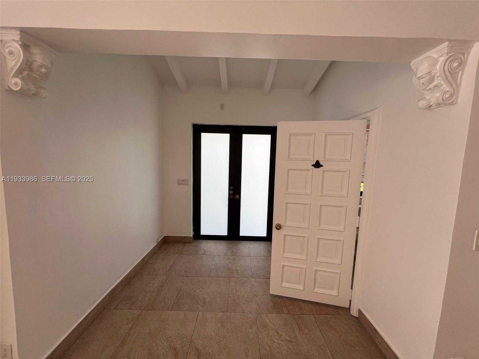 Small Image of 4575 POST AVE, Miami Beach Number 17