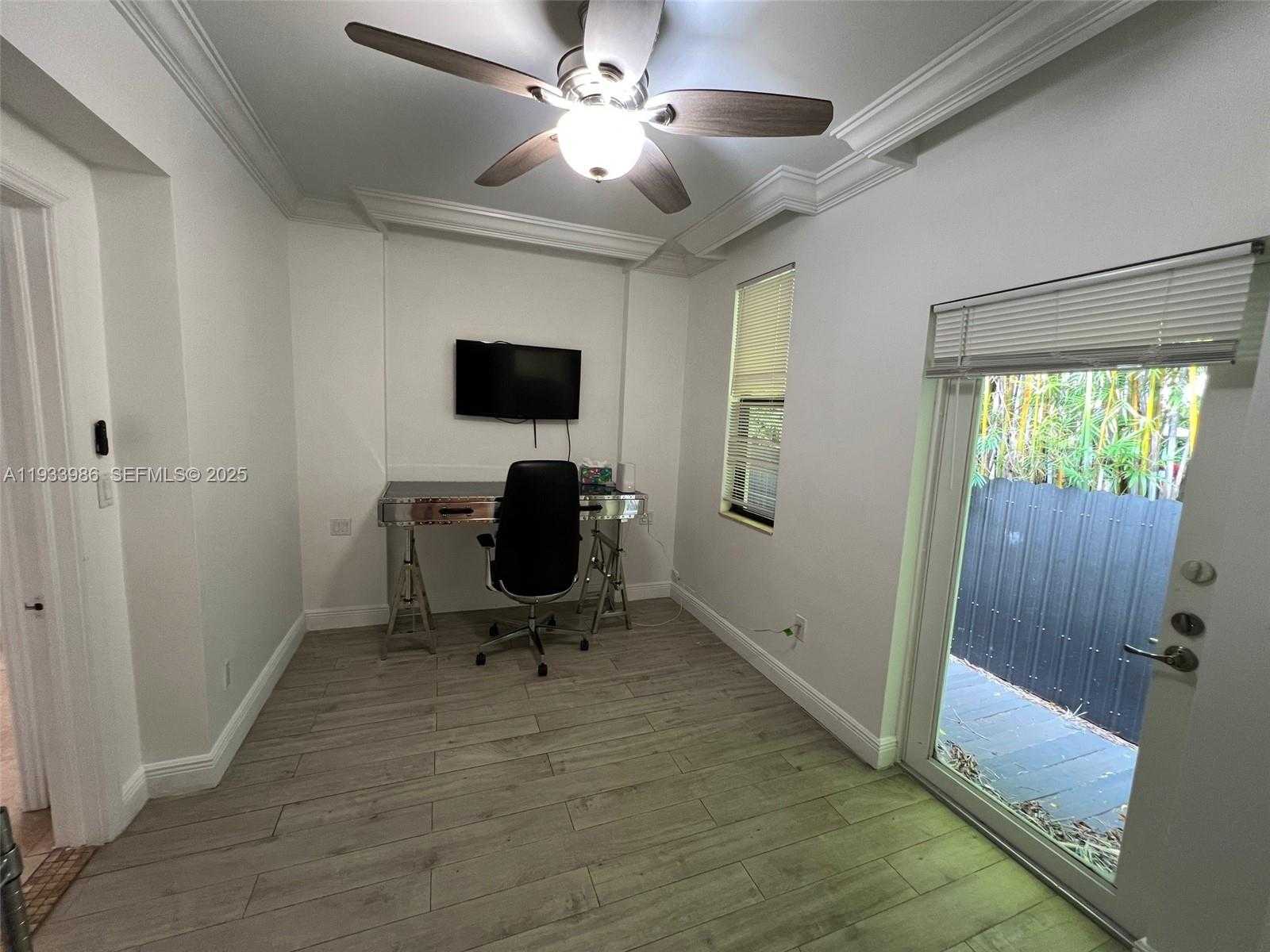 Small Image of 4575 POST AVE, Miami Beach Number 36