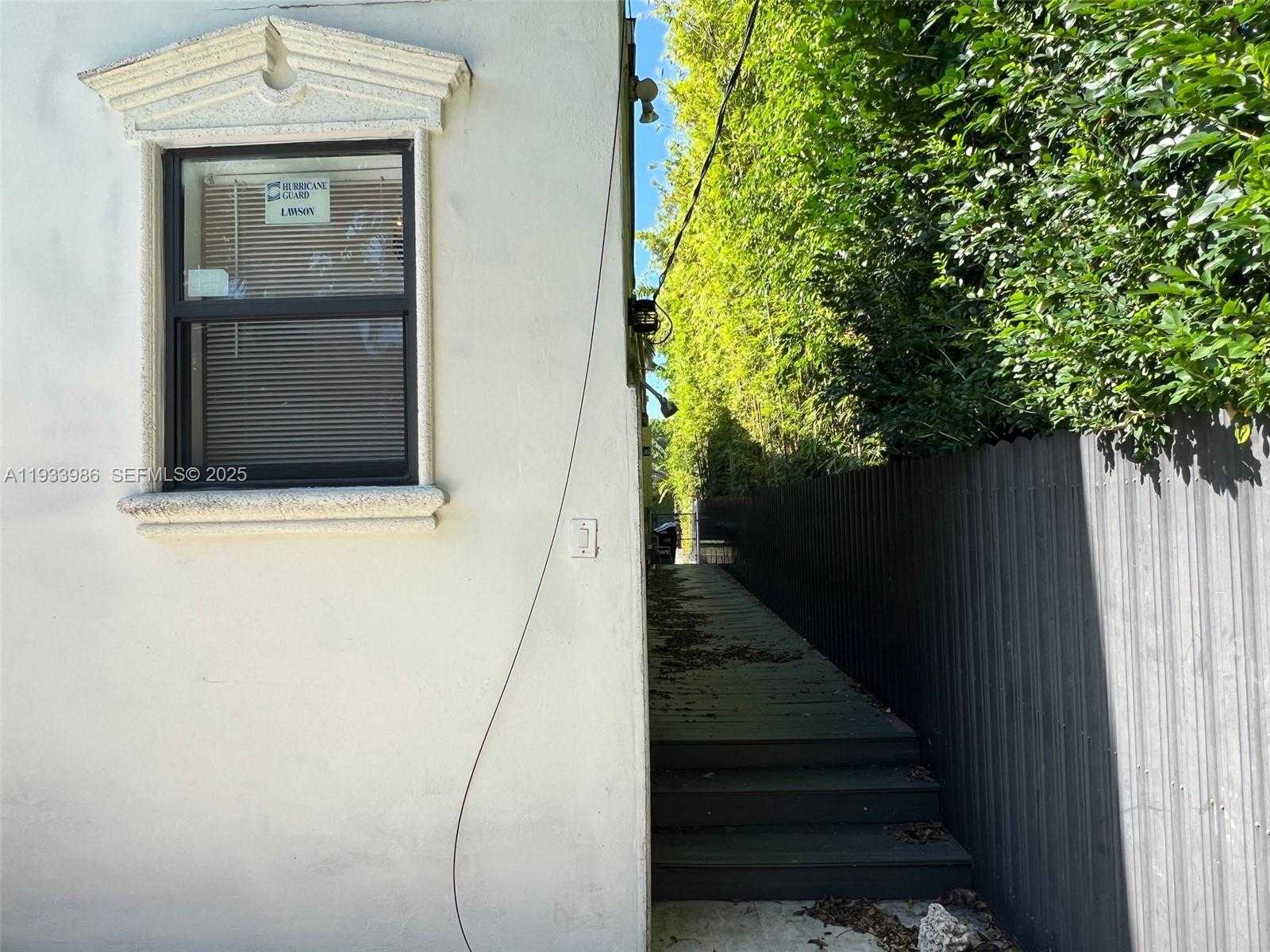 Small Image of 4575 POST AVE, Miami Beach Number 9