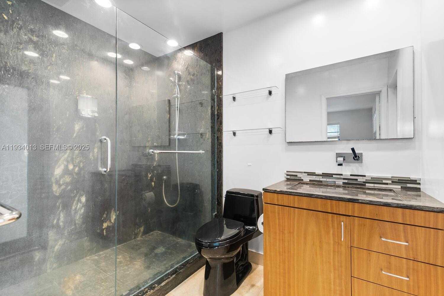 Small Image of 1047 BUCHANAN ST, Hollywood Number 12