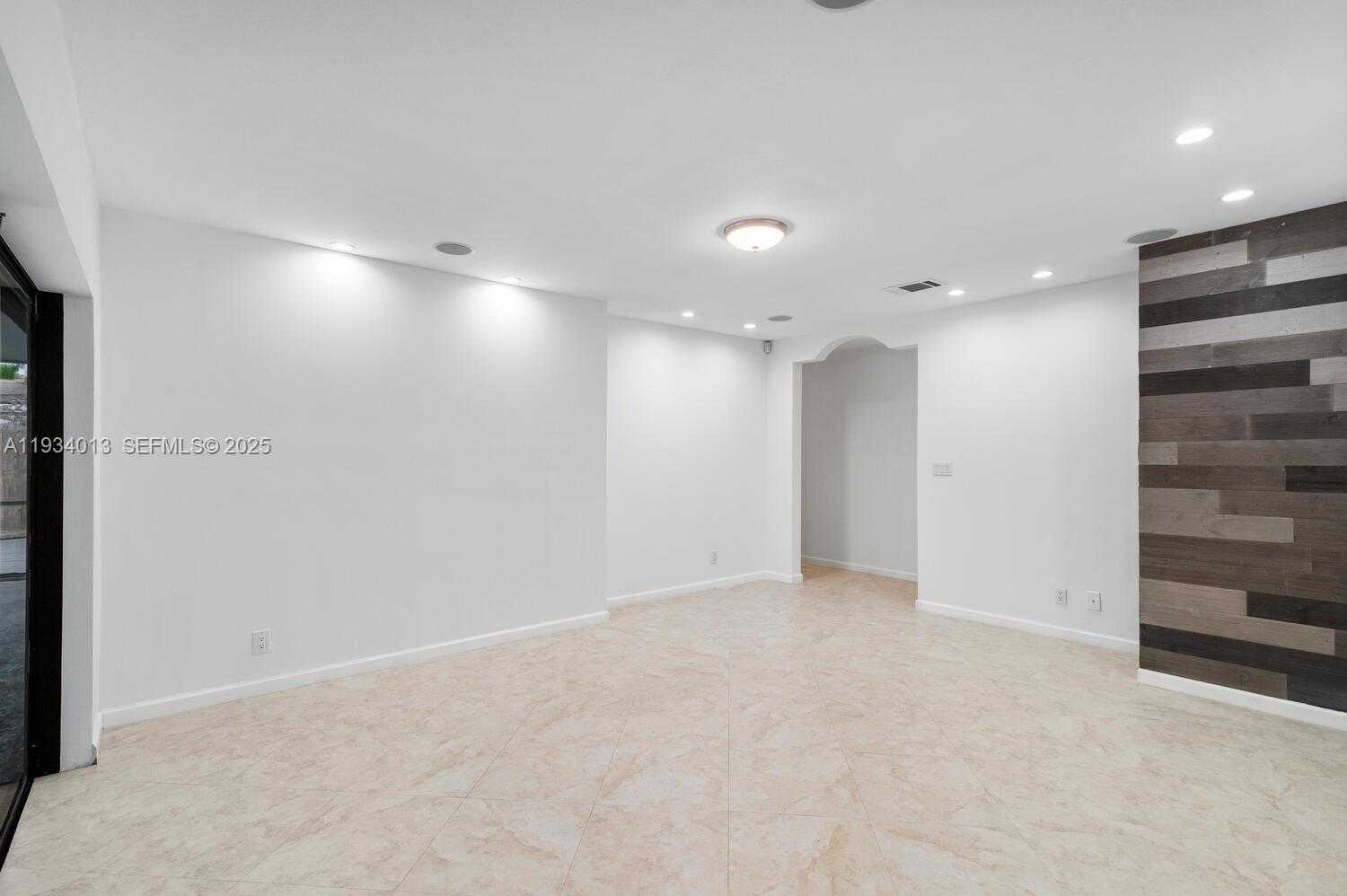 Small Image of 1047 BUCHANAN ST, Hollywood Number 16