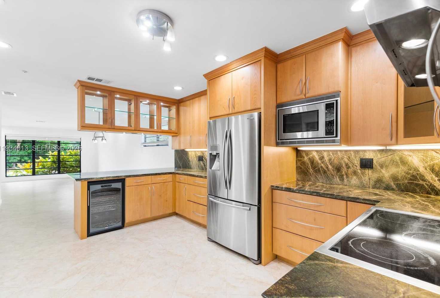 Small Image of 1047 BUCHANAN ST, Hollywood Number 3