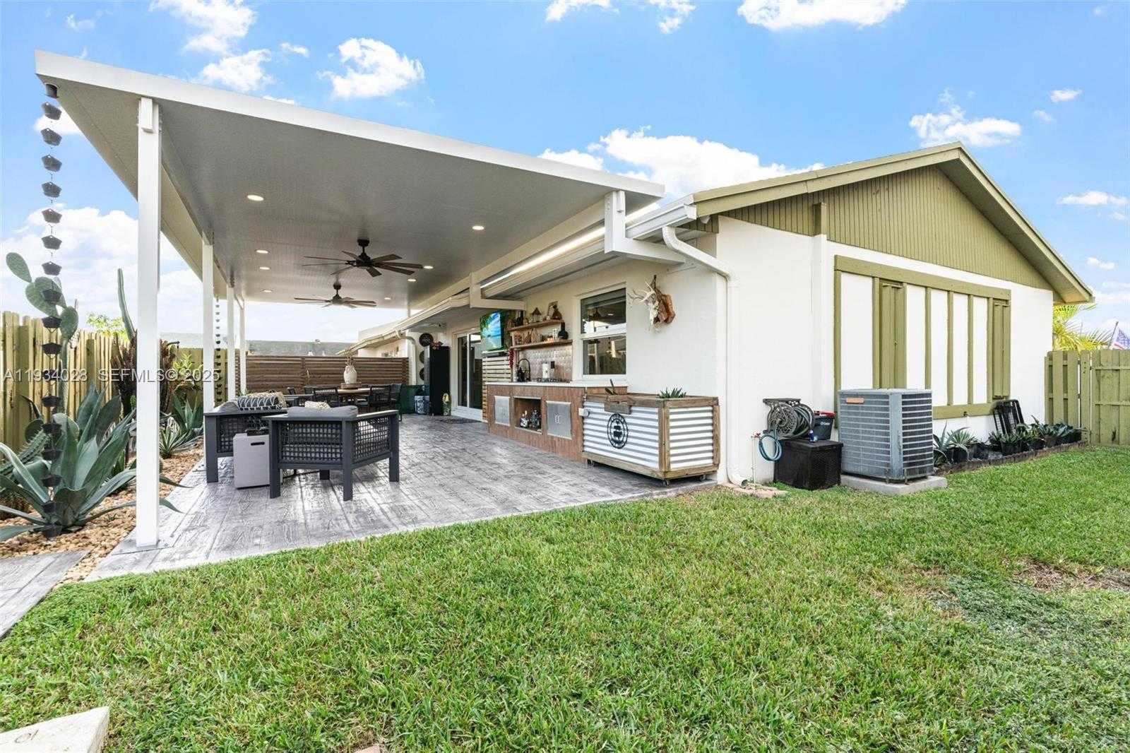 Small Image of 10955 SOUTH WEST 122ND PL #., Miami Number 30