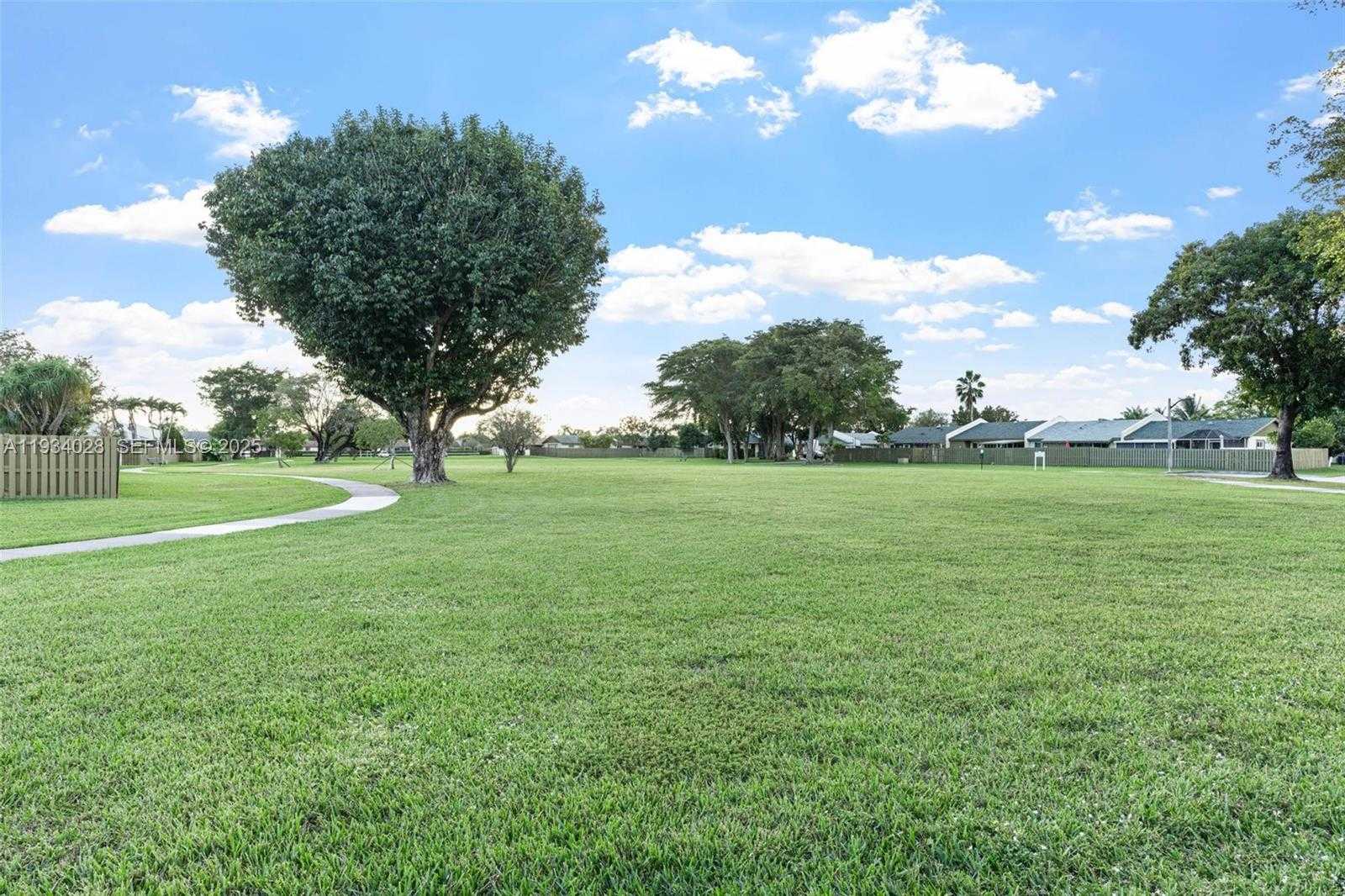 Small Image of 10955 SOUTH WEST 122ND PL #., Miami Number 34