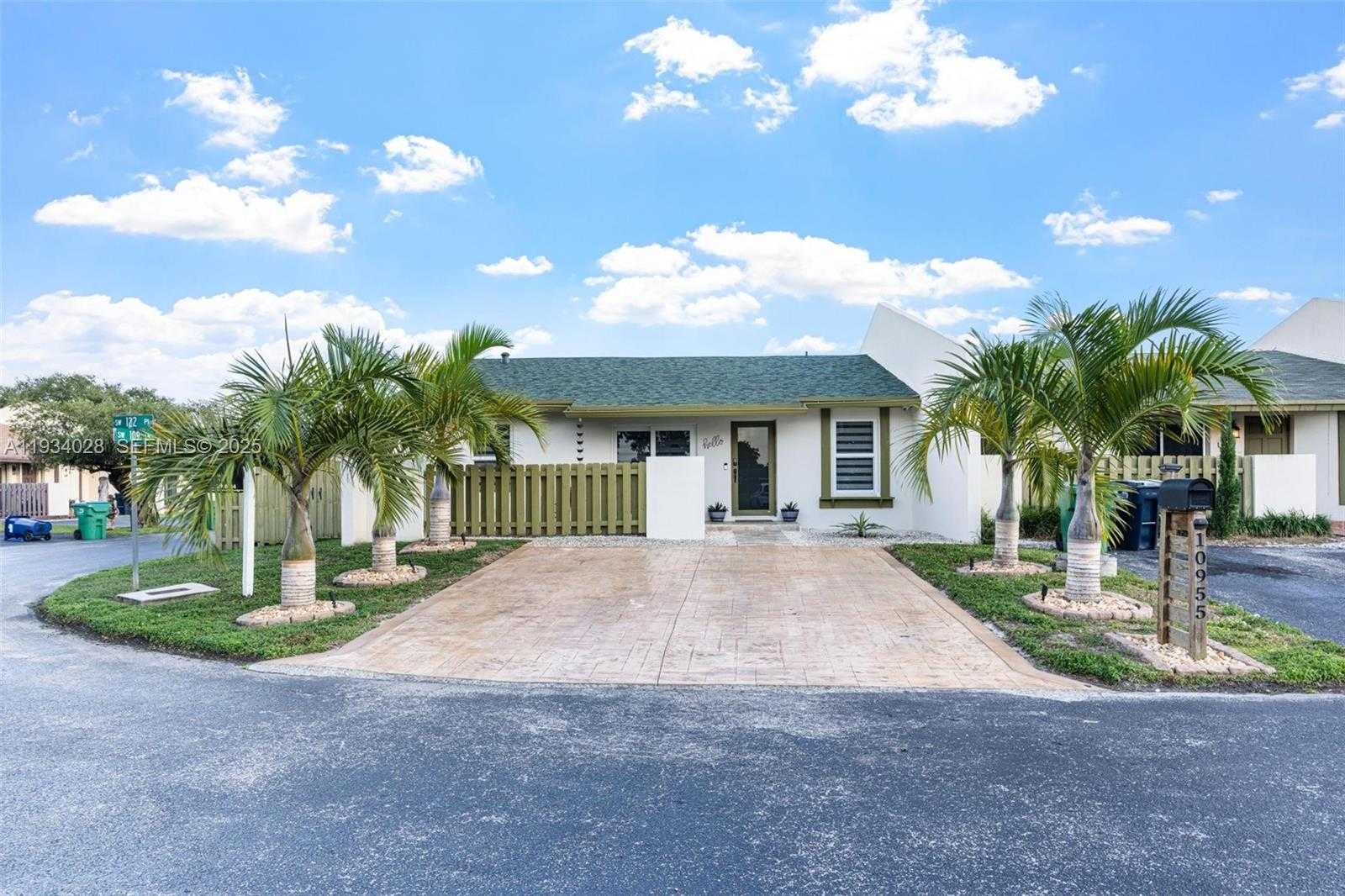 Small Image of 10955 SOUTH WEST 122ND PL #., Miami Number 38