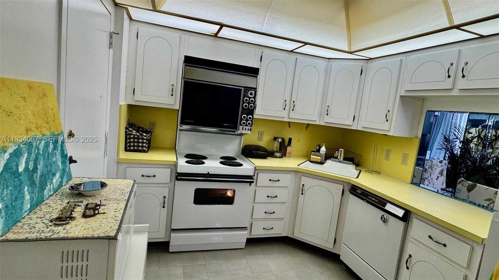 Small Image of 1865 SOUTH OCEAN DR #11B, Hallandale Beach Number 19