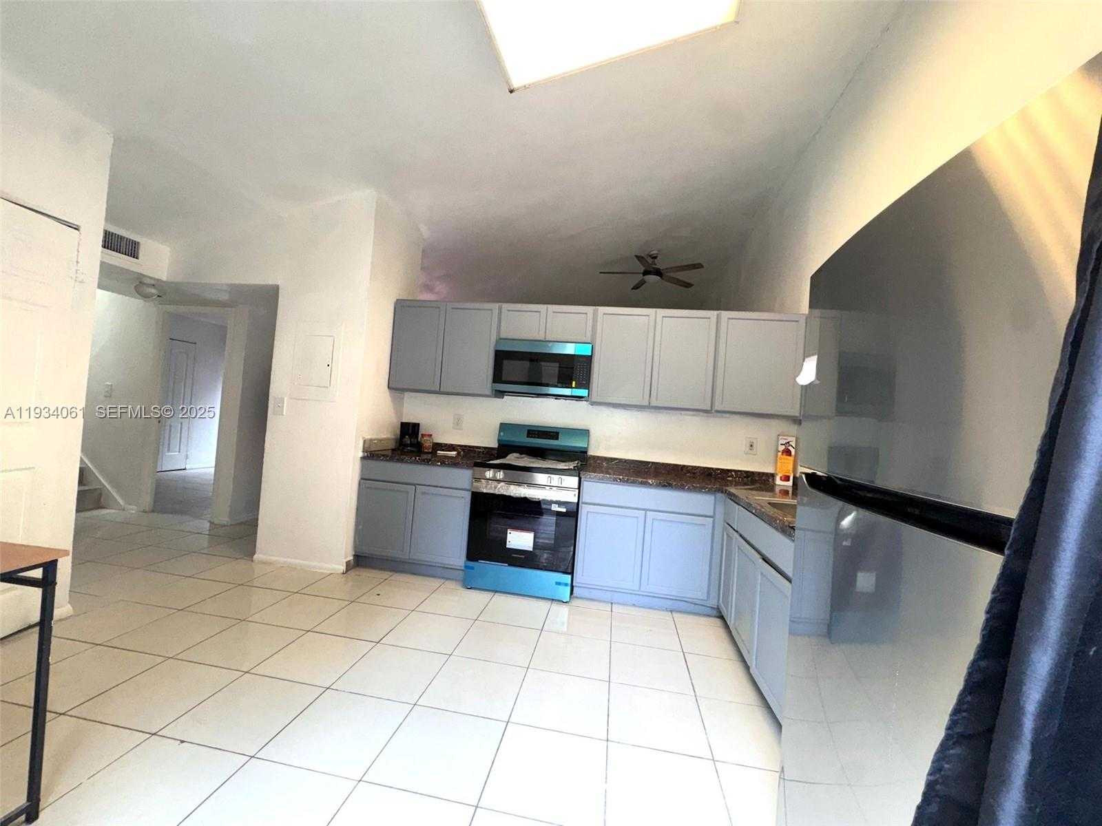 Small Image of 4634 NORTH WEST 185TH ST #4634, Miami Gardens Number 1
