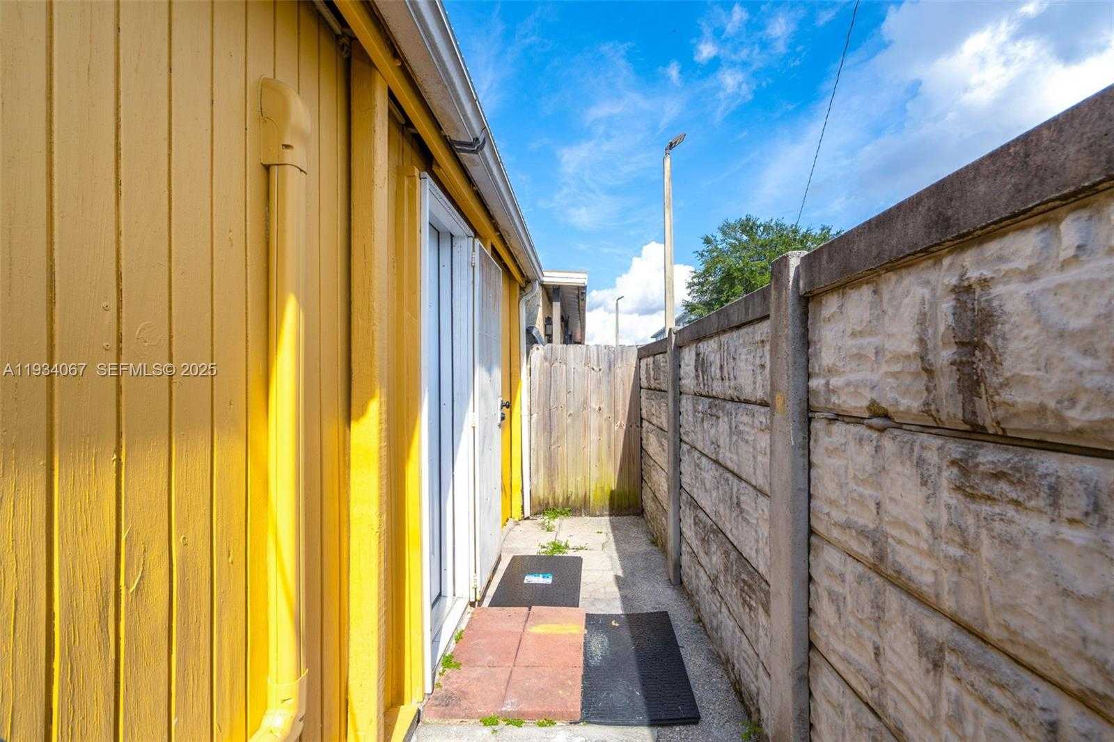 Small Image of 5061 WEST 12TH LN #., Hialeah Number 27