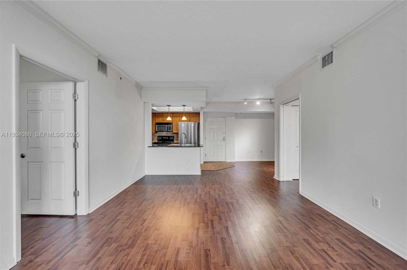 Small Image of 2000 NORTH BAYSHORE DR #316, Miami Number 10