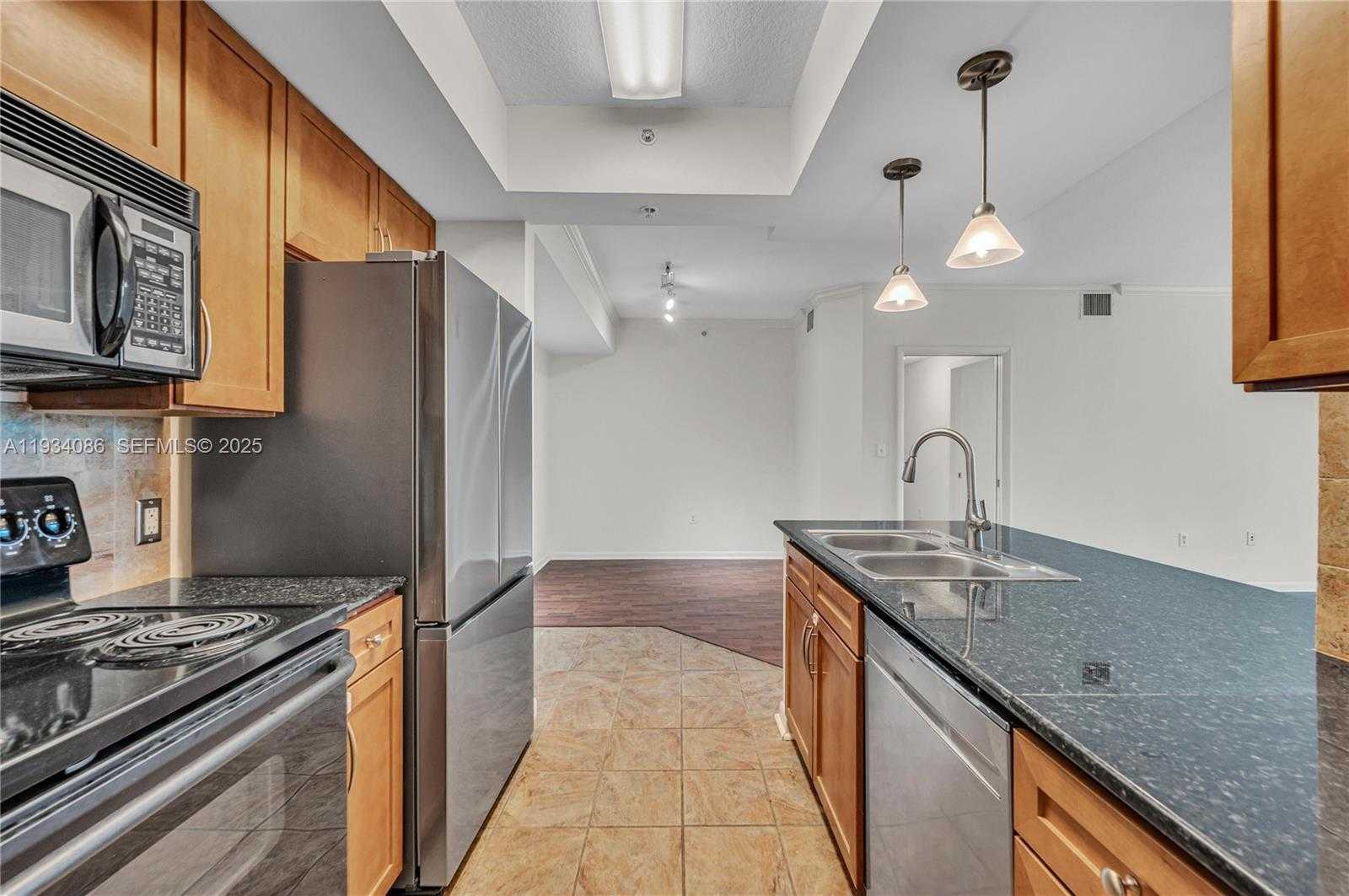 Small Image of 2000 NORTH BAYSHORE DR #316, Miami Number 11