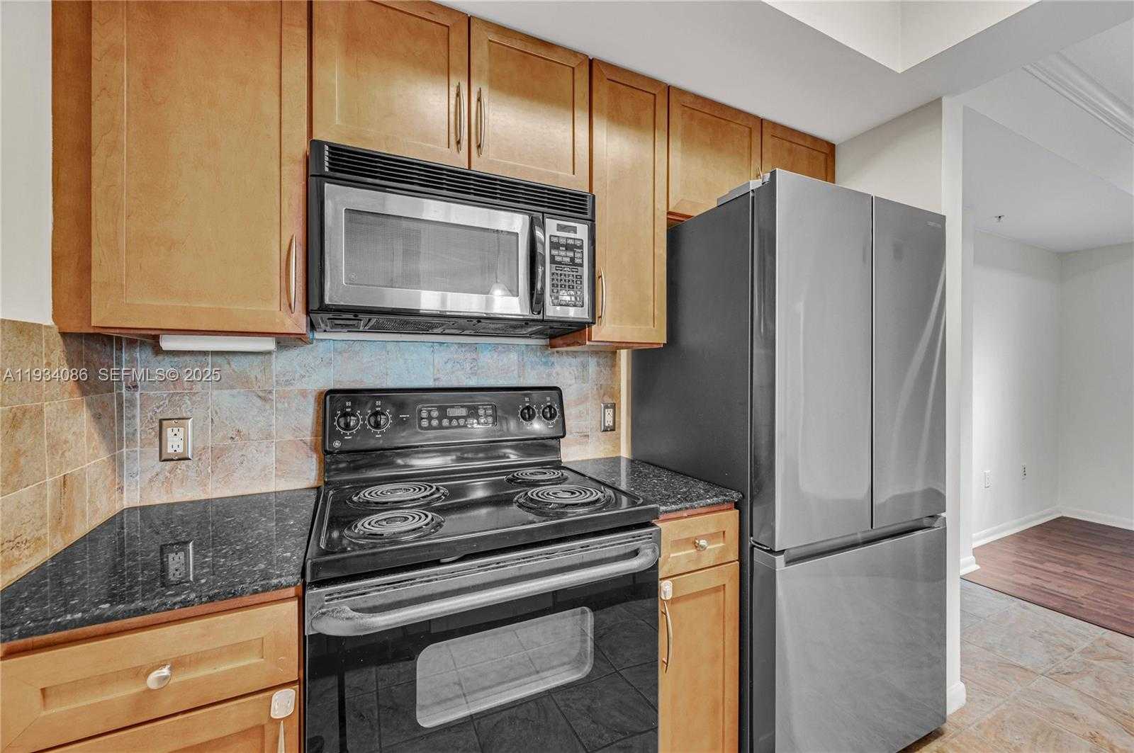 Small Image of 2000 NORTH BAYSHORE DR #316, Miami Number 12
