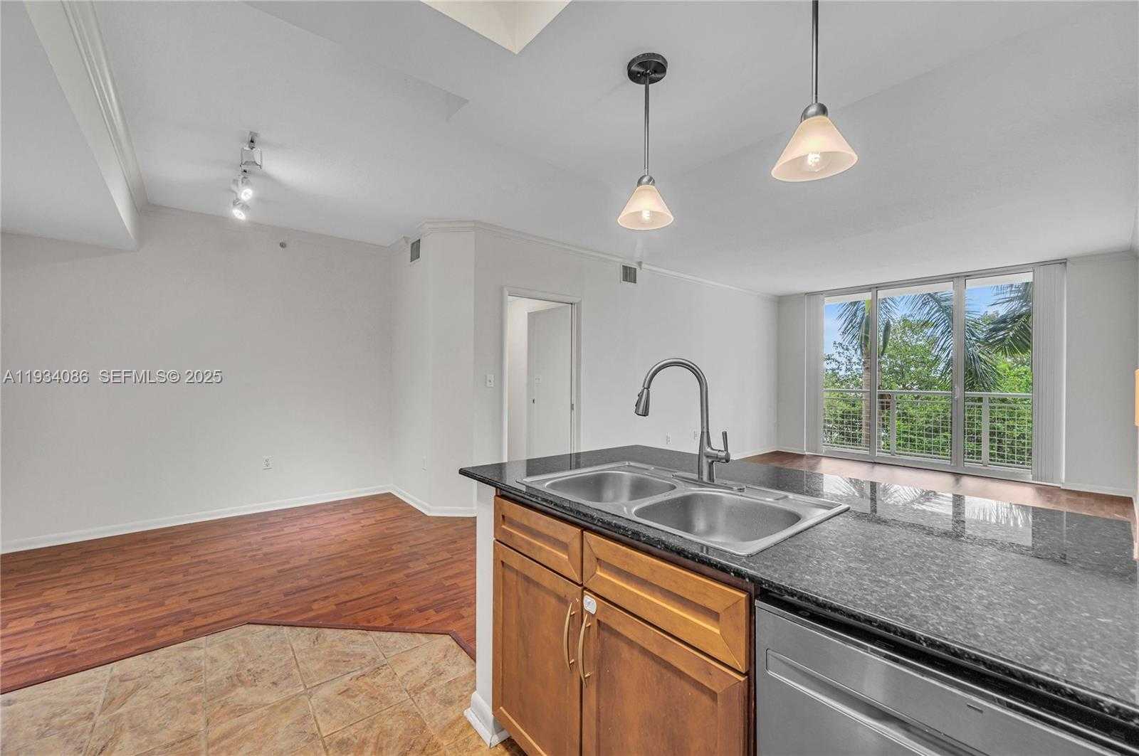 Small Image of 2000 NORTH BAYSHORE DR #316, Miami Number 17