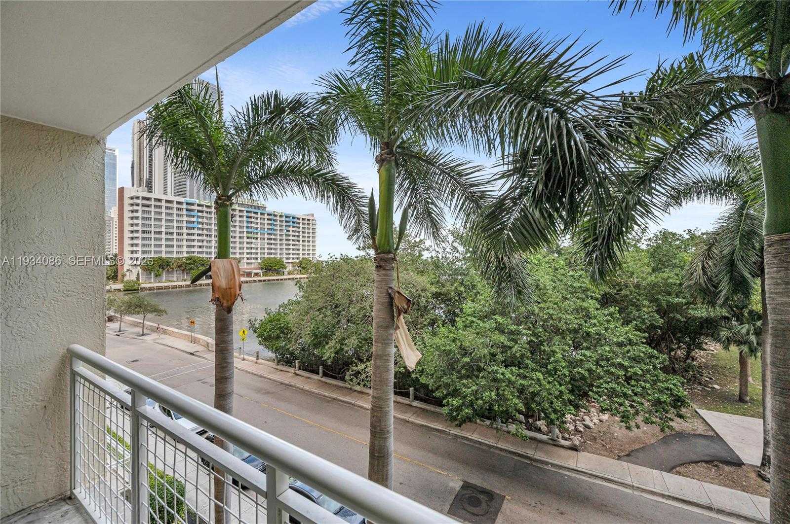 Small Image of 2000 NORTH BAYSHORE DR #316, Miami Number 23