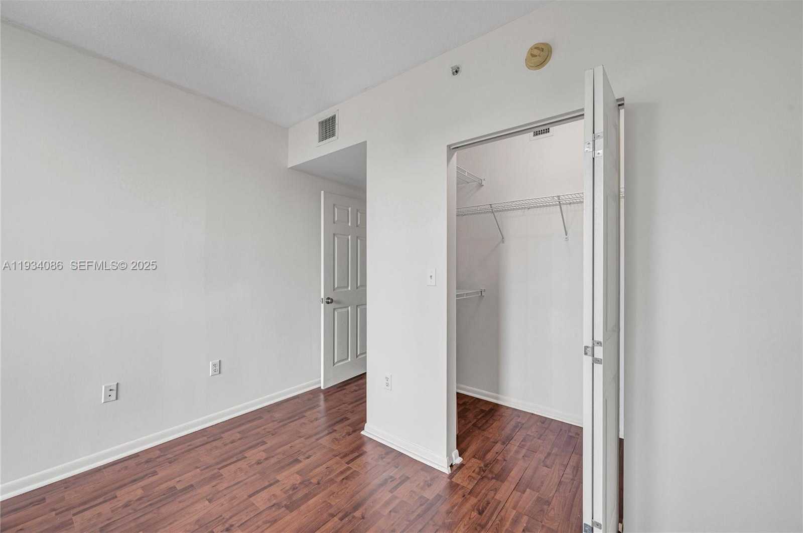 Small Image of 2000 NORTH BAYSHORE DR #316, Miami Number 35