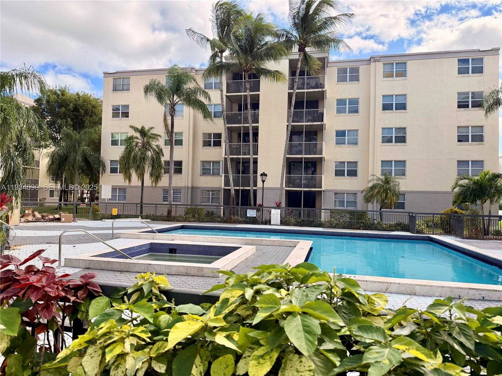 Small Image of 8255 LAKE DR #506, Doral Number 18