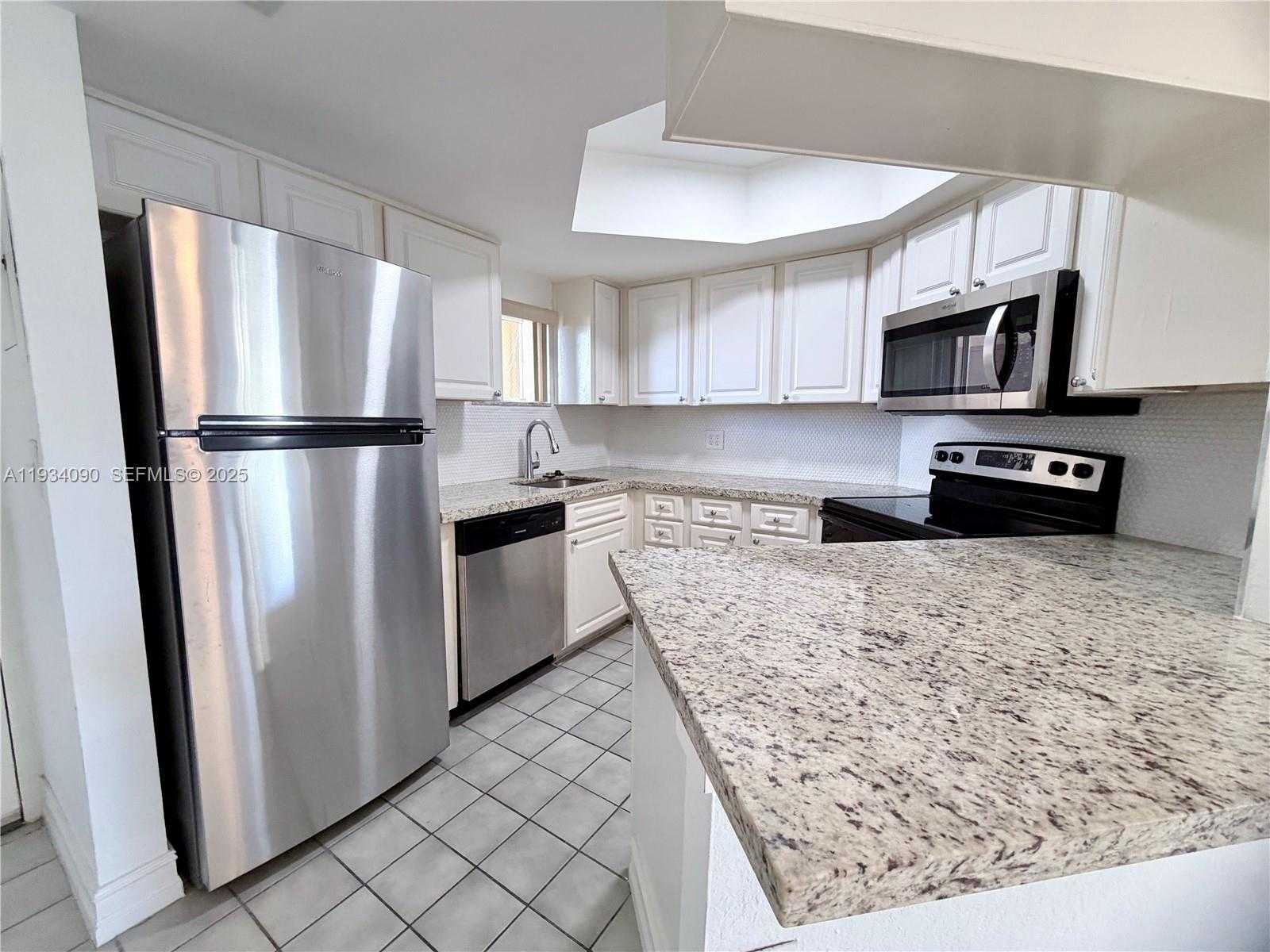 Small Image of 8255 LAKE DR #506, Doral Number 2