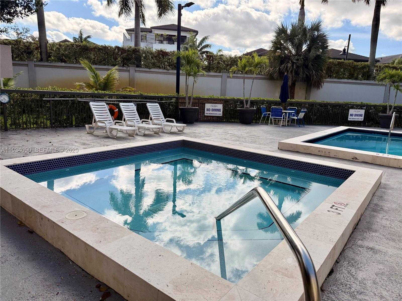 Small Image of 8255 LAKE DR #506, Doral Number 21