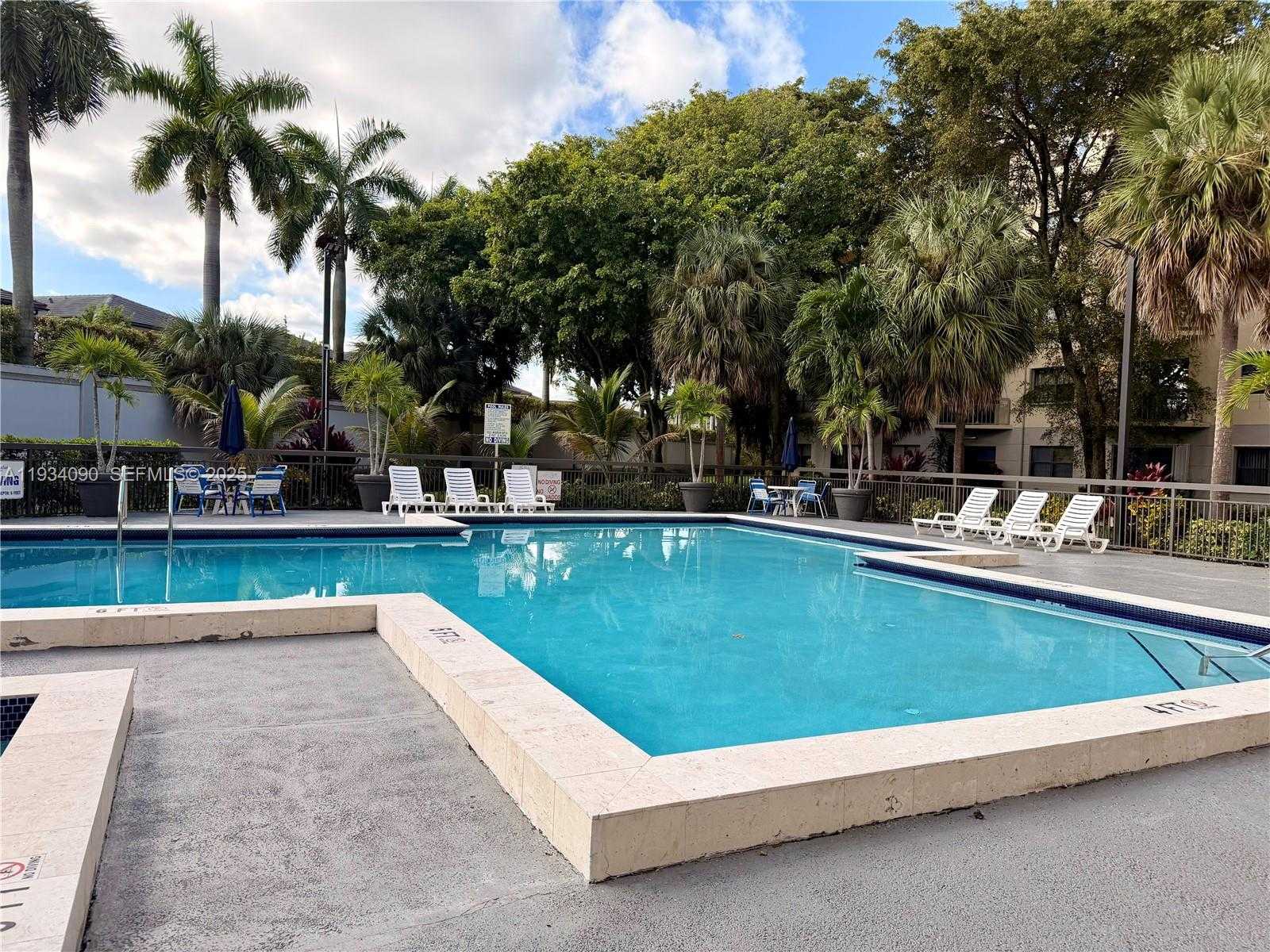 Small Image of 8255 LAKE DR #506, Doral Number 22