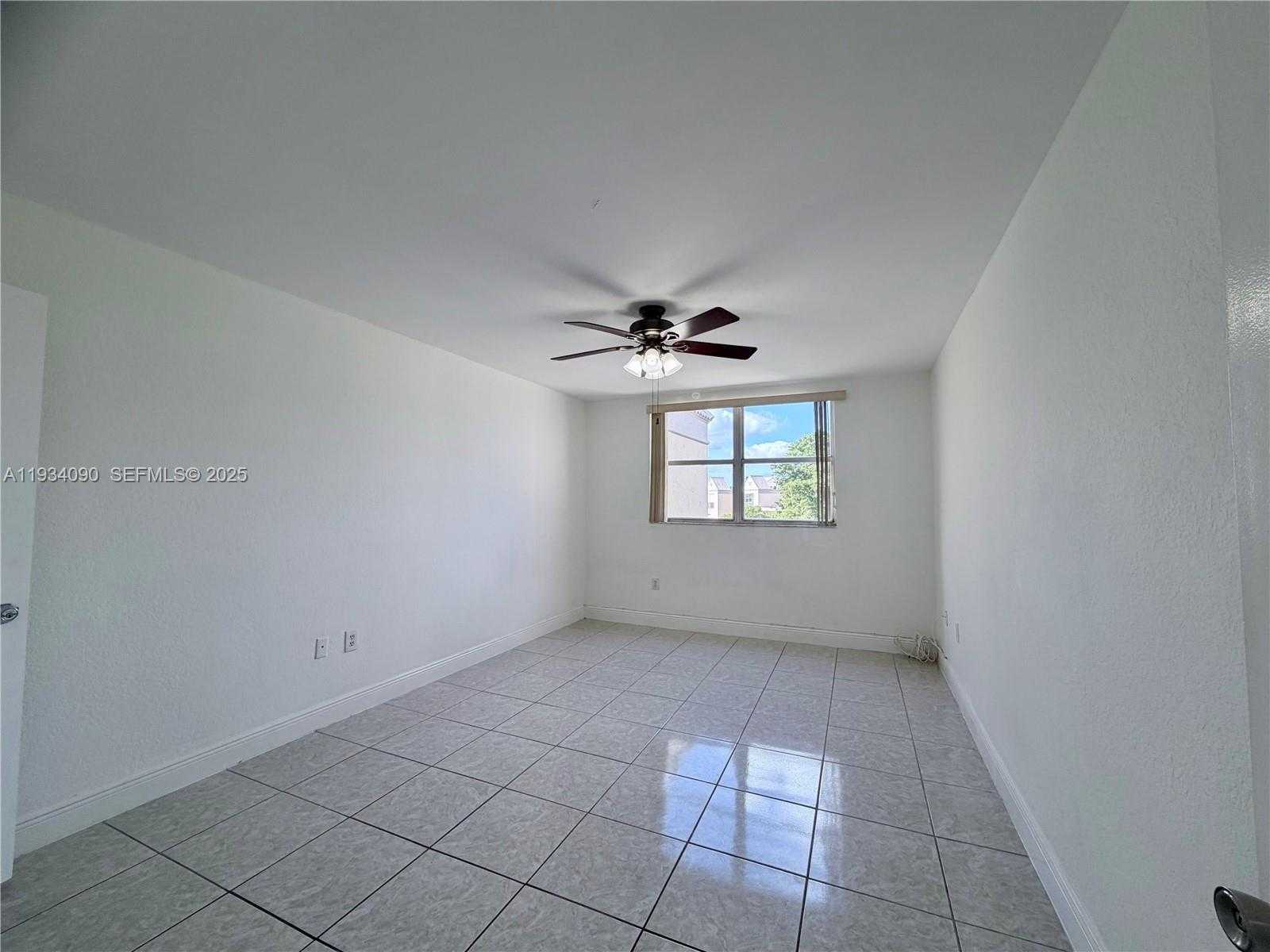 Small Image of 8255 LAKE DR #506, Doral Number 8