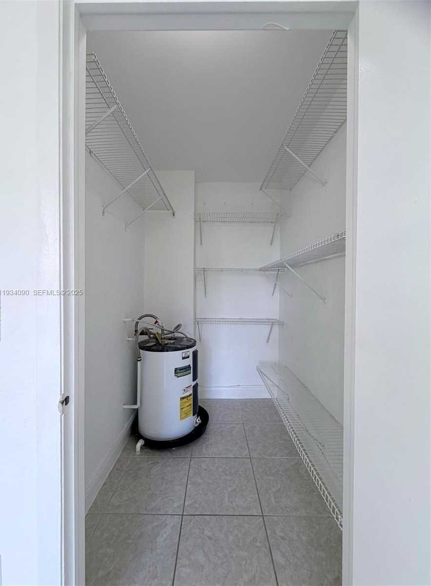 Small Image of 8255 LAKE DR #506, Doral Number 9