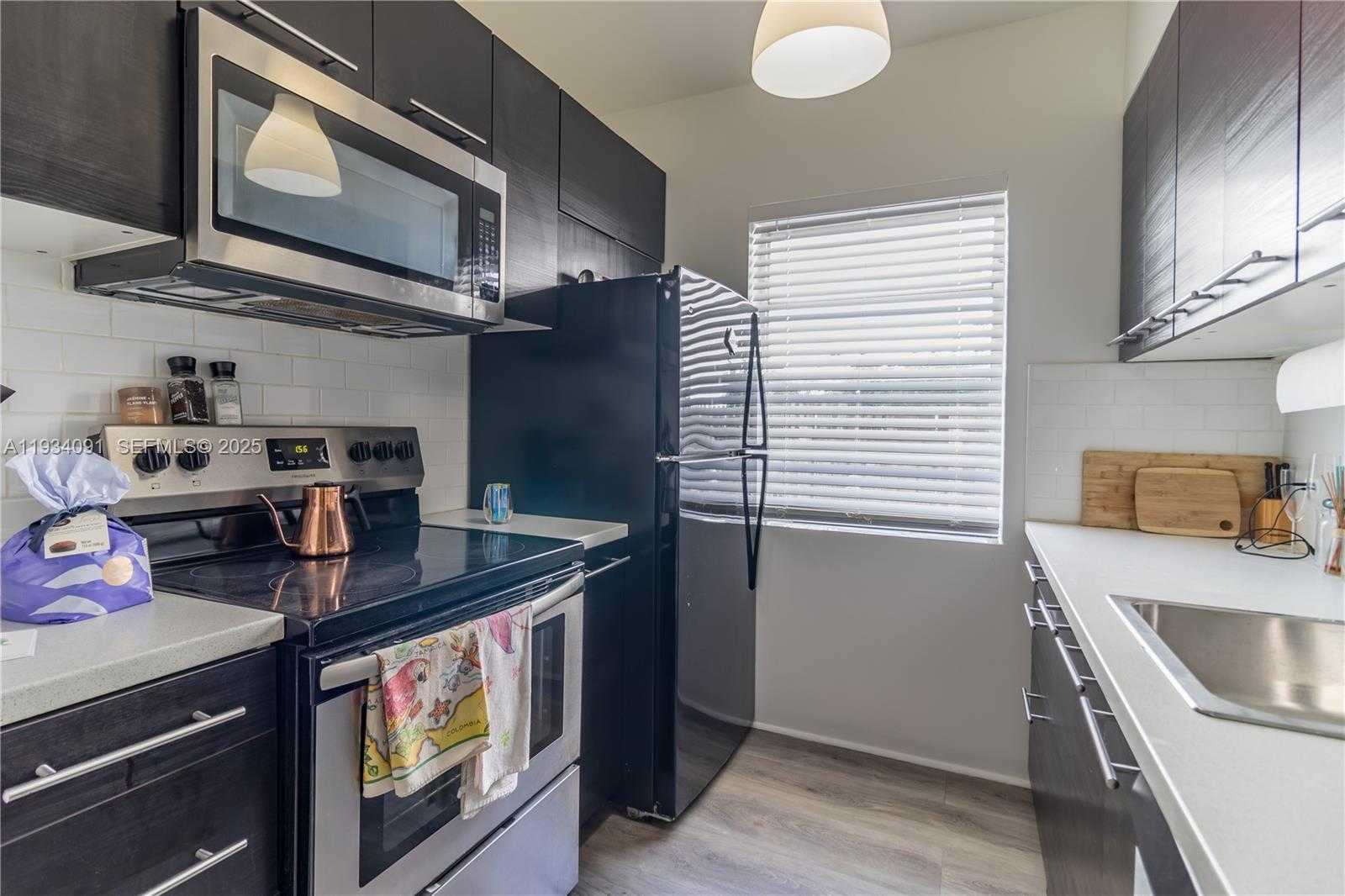 Small Image of 1051 MICHIGAN AVE #1, Miami Beach Number 10