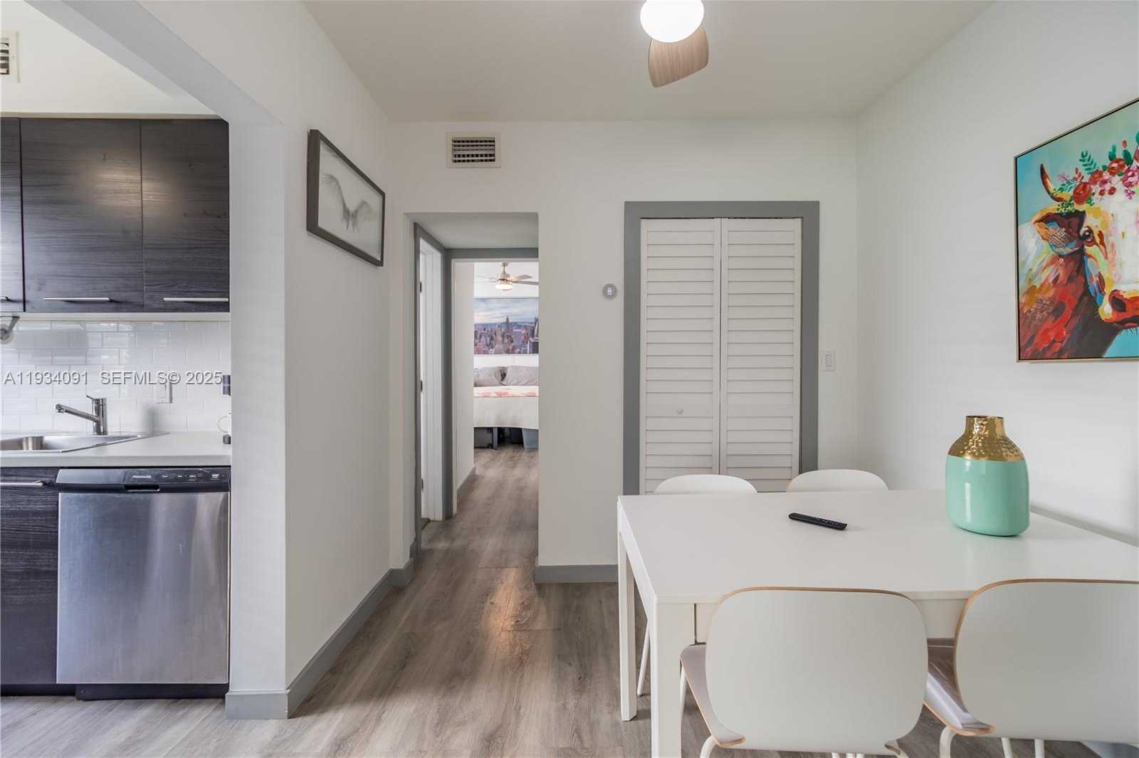 Small Image of 1051 MICHIGAN AVE #1, Miami Beach Number 3