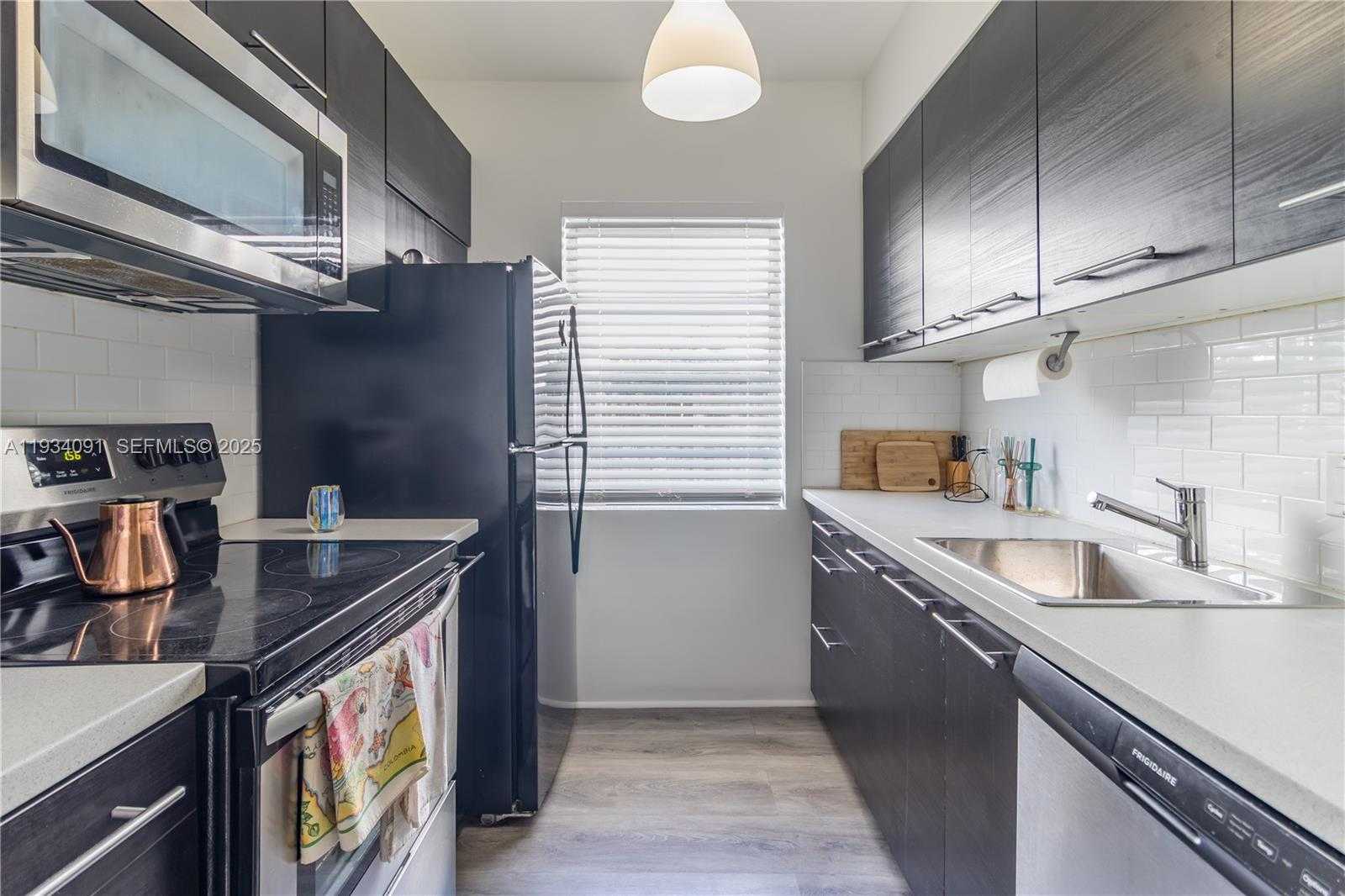 Small Image of 1051 MICHIGAN AVE #1, Miami Beach Number 4