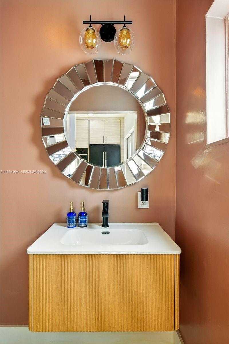 Small Image of 1363 BIARRITZ DR, Miami Beach Number 14