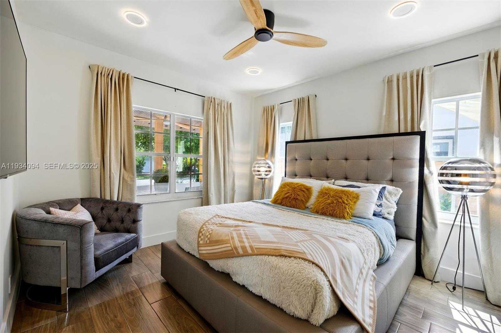 Small Image of 1363 BIARRITZ DR, Miami Beach Number 16