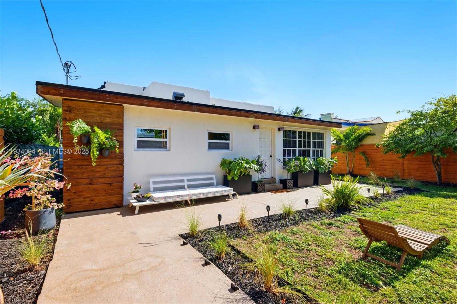 Small Image of 1363 BIARRITZ DR, Miami Beach Number 18