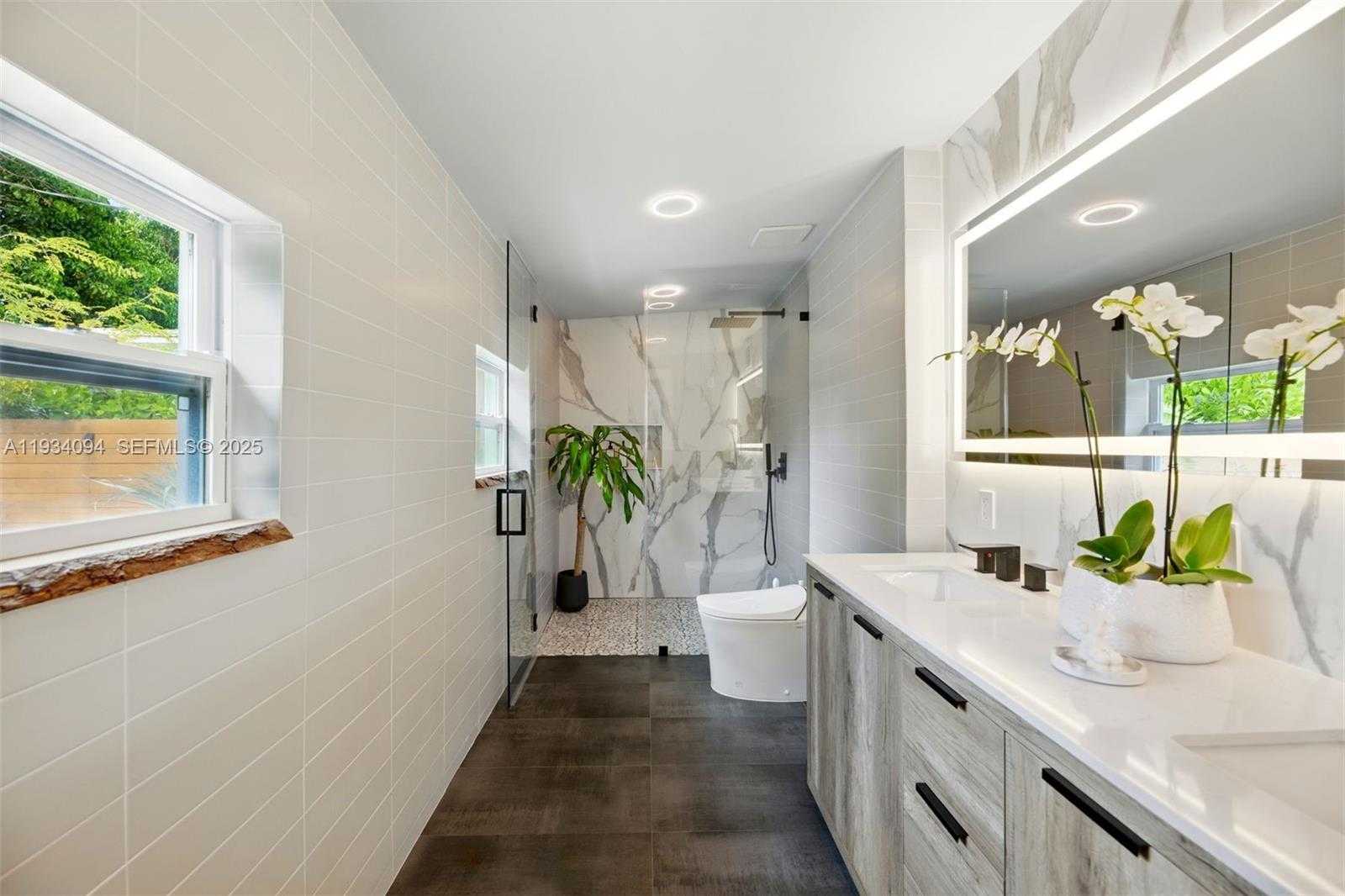 Small Image of 1363 BIARRITZ DR, Miami Beach Number 25