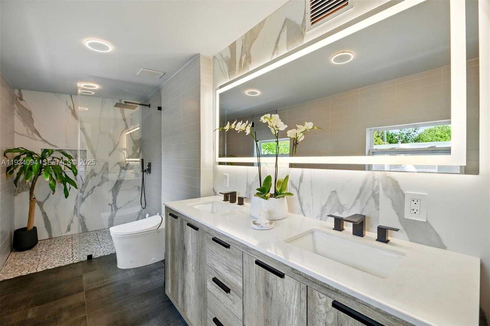 Small Image of 1363 BIARRITZ DR, Miami Beach Number 26