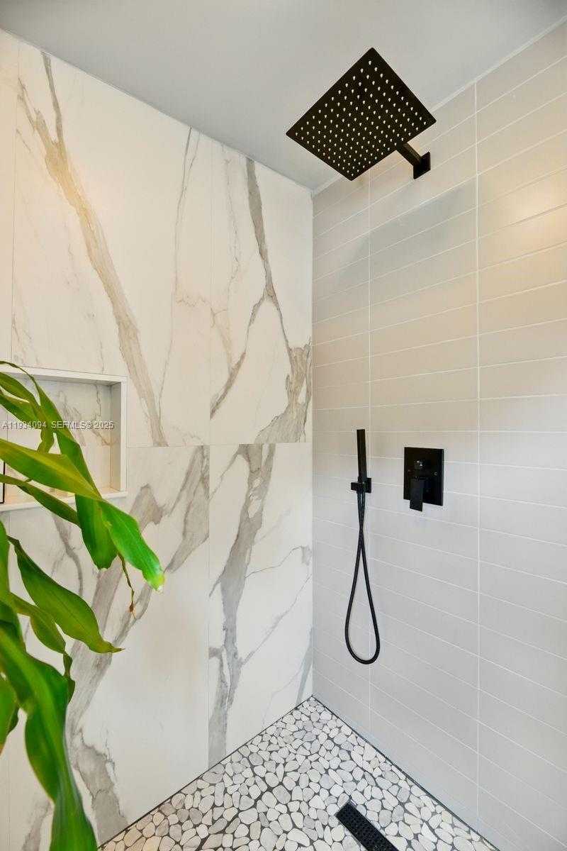 Small Image of 1363 BIARRITZ DR, Miami Beach Number 27