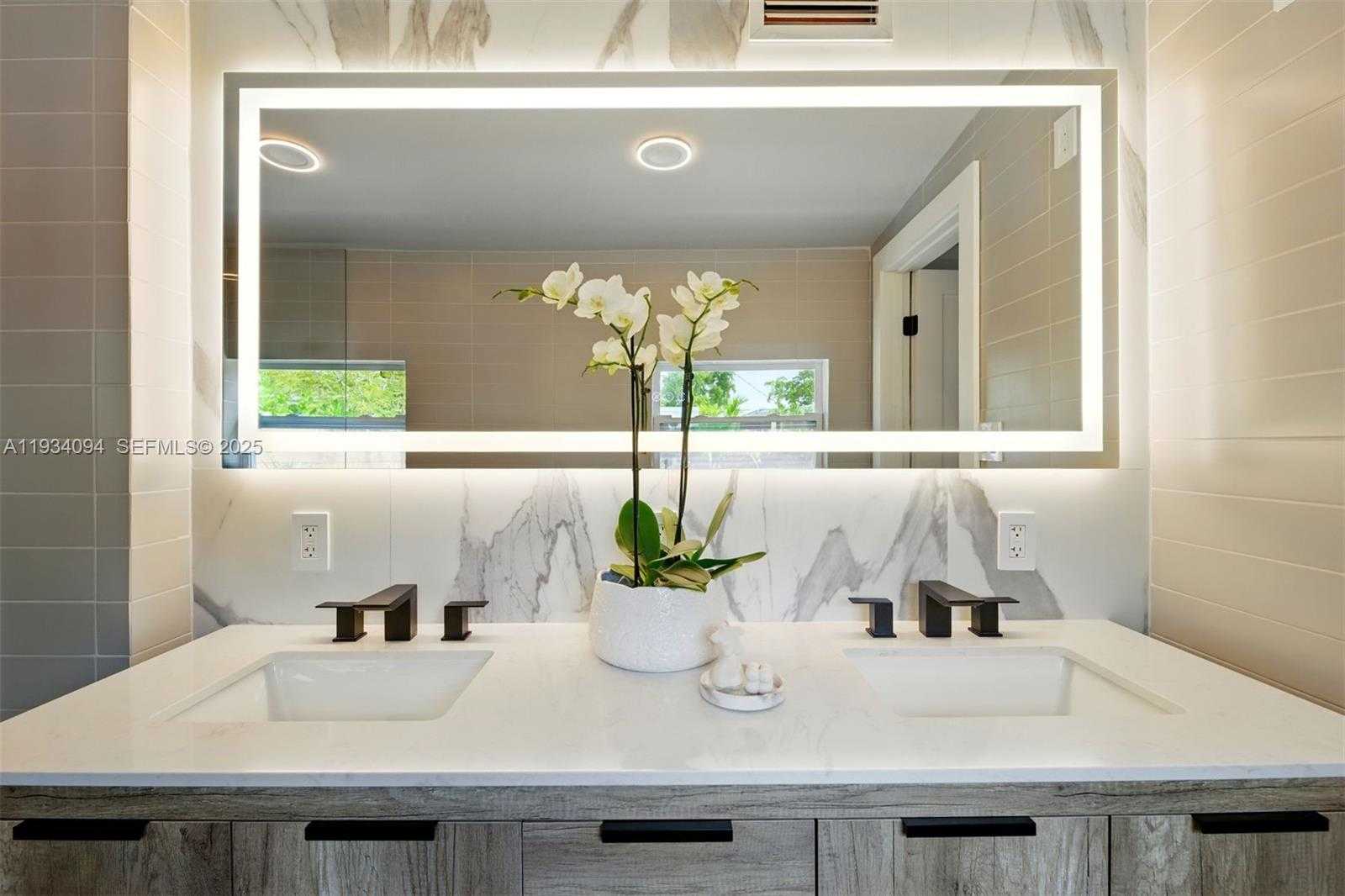 Small Image of 1363 BIARRITZ DR, Miami Beach Number 28