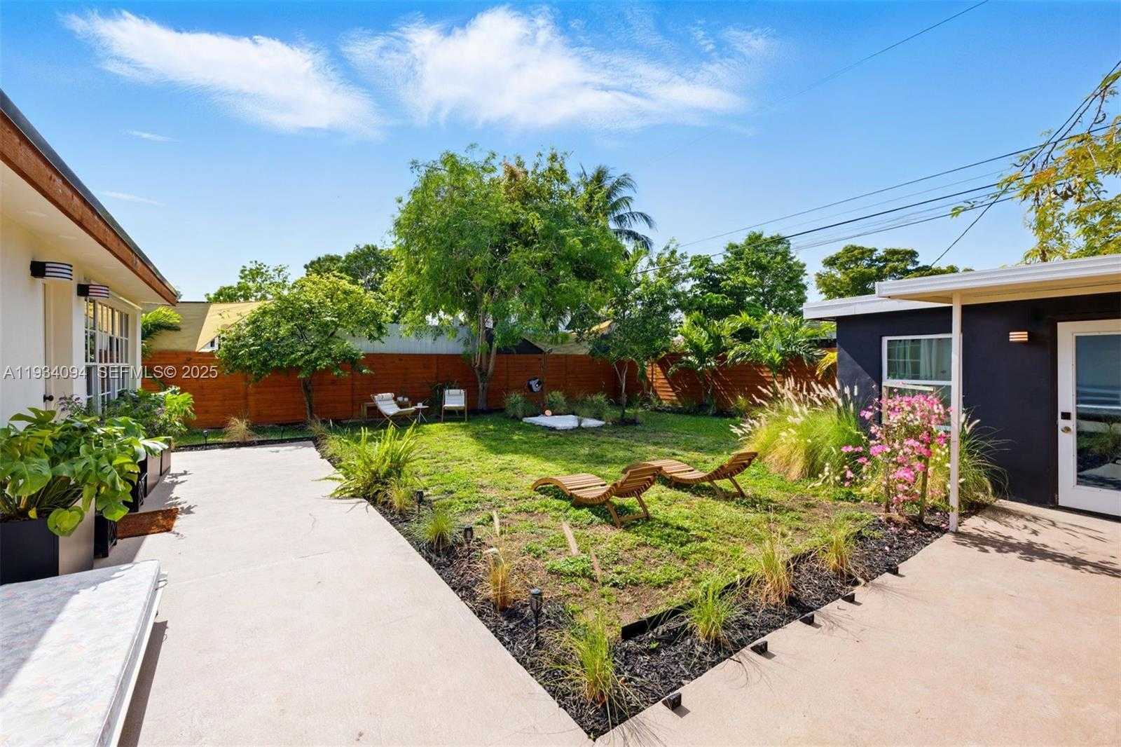 Small Image of 1363 BIARRITZ DR, Miami Beach Number 29