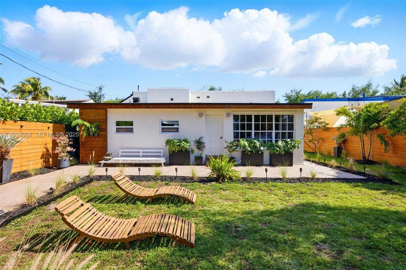 Small Image of 1363 BIARRITZ DR, Miami Beach Number 41