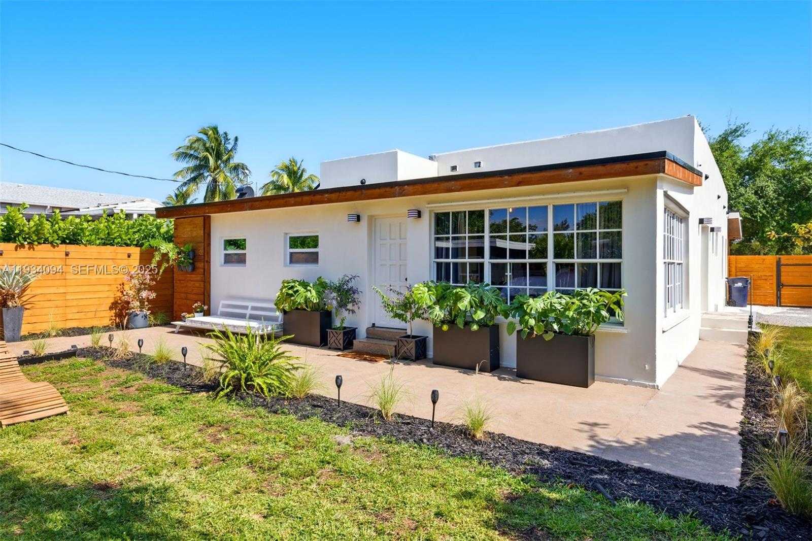 Small Image of 1363 BIARRITZ DR, Miami Beach Number 42