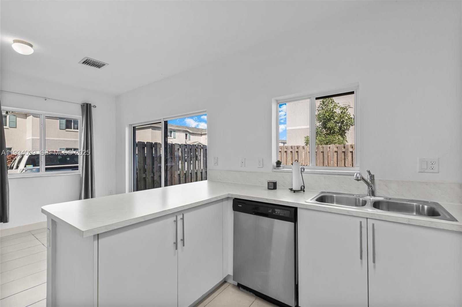 Small Image of 1270 NORTH WEST 3RD LN, Florida City Number 13