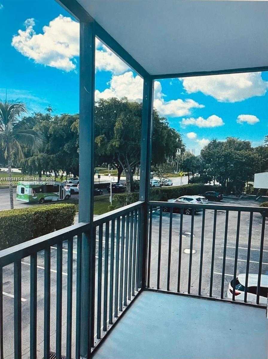 Small Image of 3375 NORTH COUNTRY CLUB DR #102, Aventura Number 4