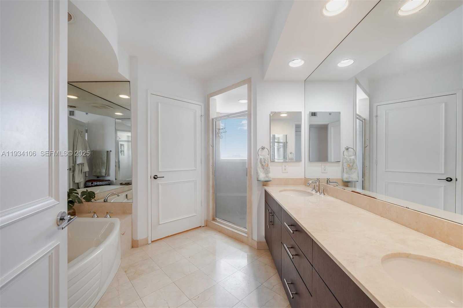 Small Image of 765 CRANDON BLVD #PH-12, Key Biscayne Number 34