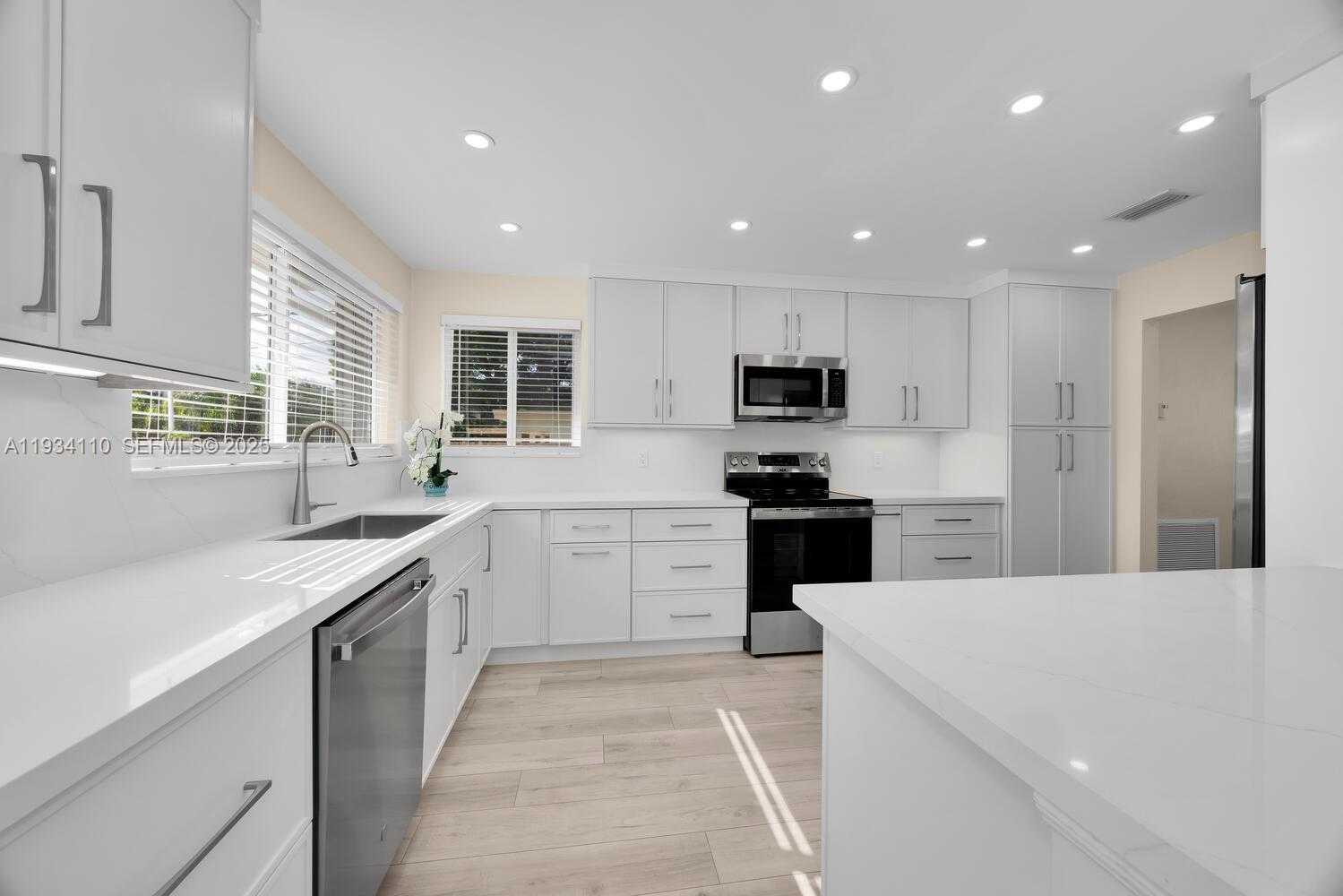 Small Image of 6110 SOUTH WEST 79TH ST, South Miami Number 20