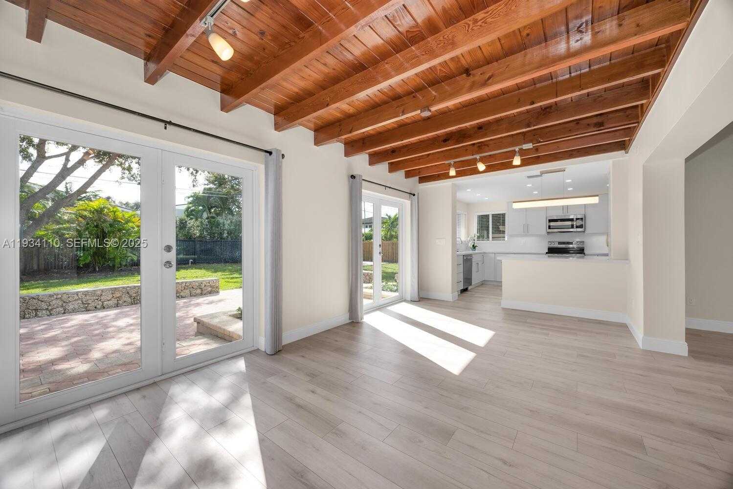 Small Image of 6110 SOUTH WEST 79TH ST, South Miami Number 3