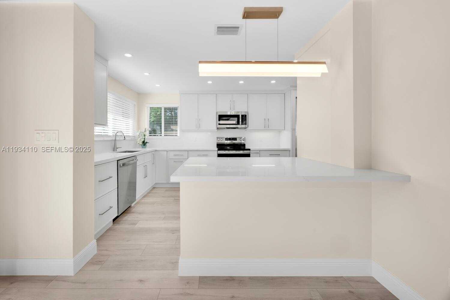Small Image of 6110 SOUTH WEST 79TH ST, South Miami Number 5